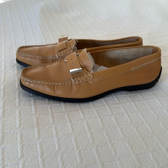 Tod’s Calfskin Driving Loafer - Picture 7 of 9